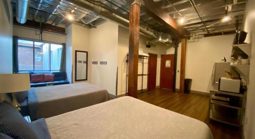 Downtown - Adults Only Hostel *