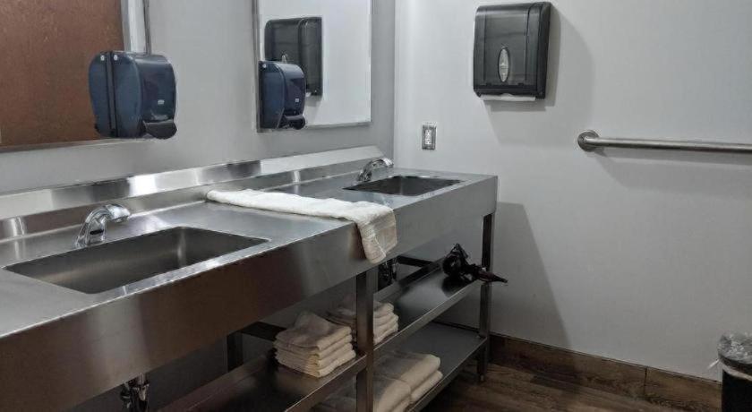 Downtown - Adults Only Hostel *