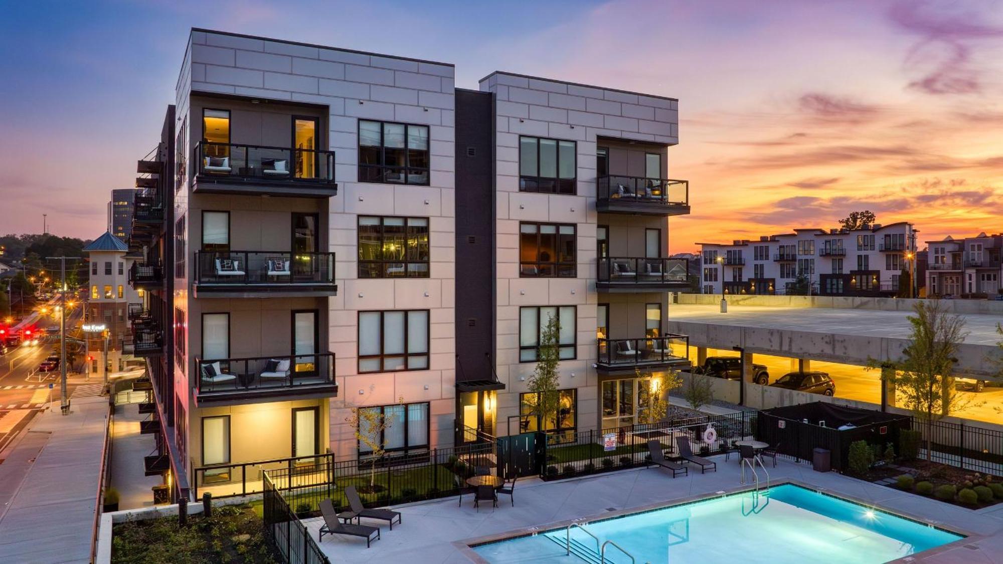 Sleeps 24 4 Modern Midtown W Gym Pool Walkable To Shops Eats Holiday home