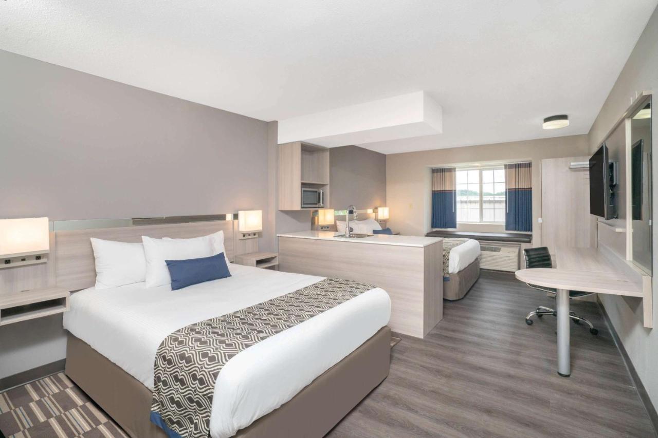 Hotel Microtel & By Wyndham