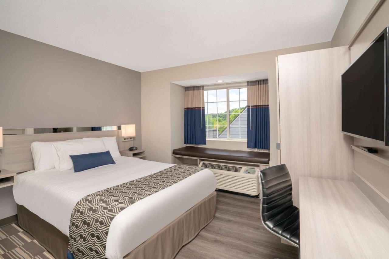 Microtel & By Wyndham Hotel 2*