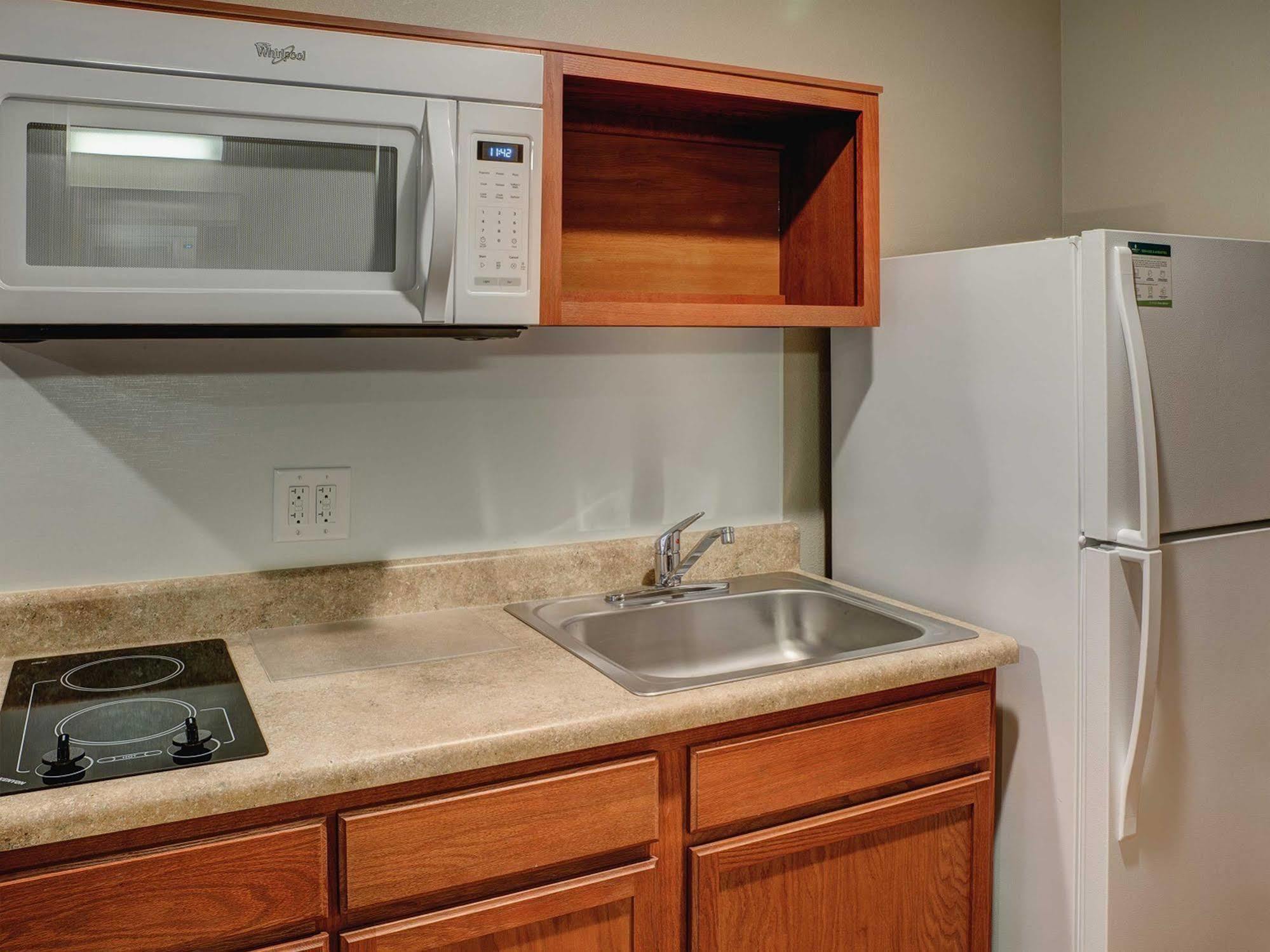 Woodspring Airport Hotel 2*