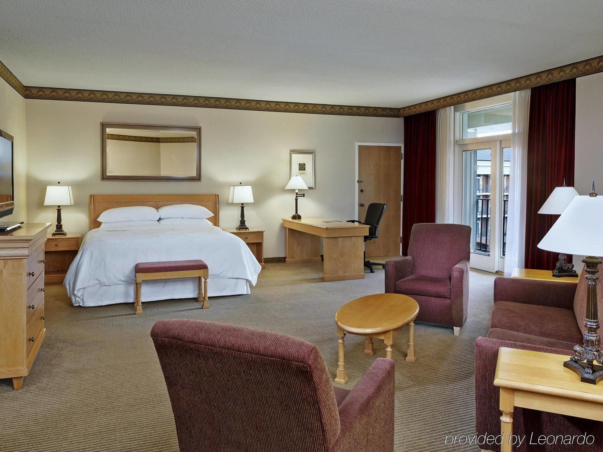 Sheraton Music Airport 4*
