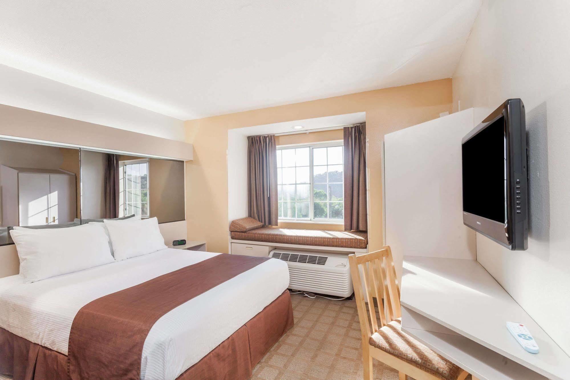 Microtel & By Wyndham Hotel 2*