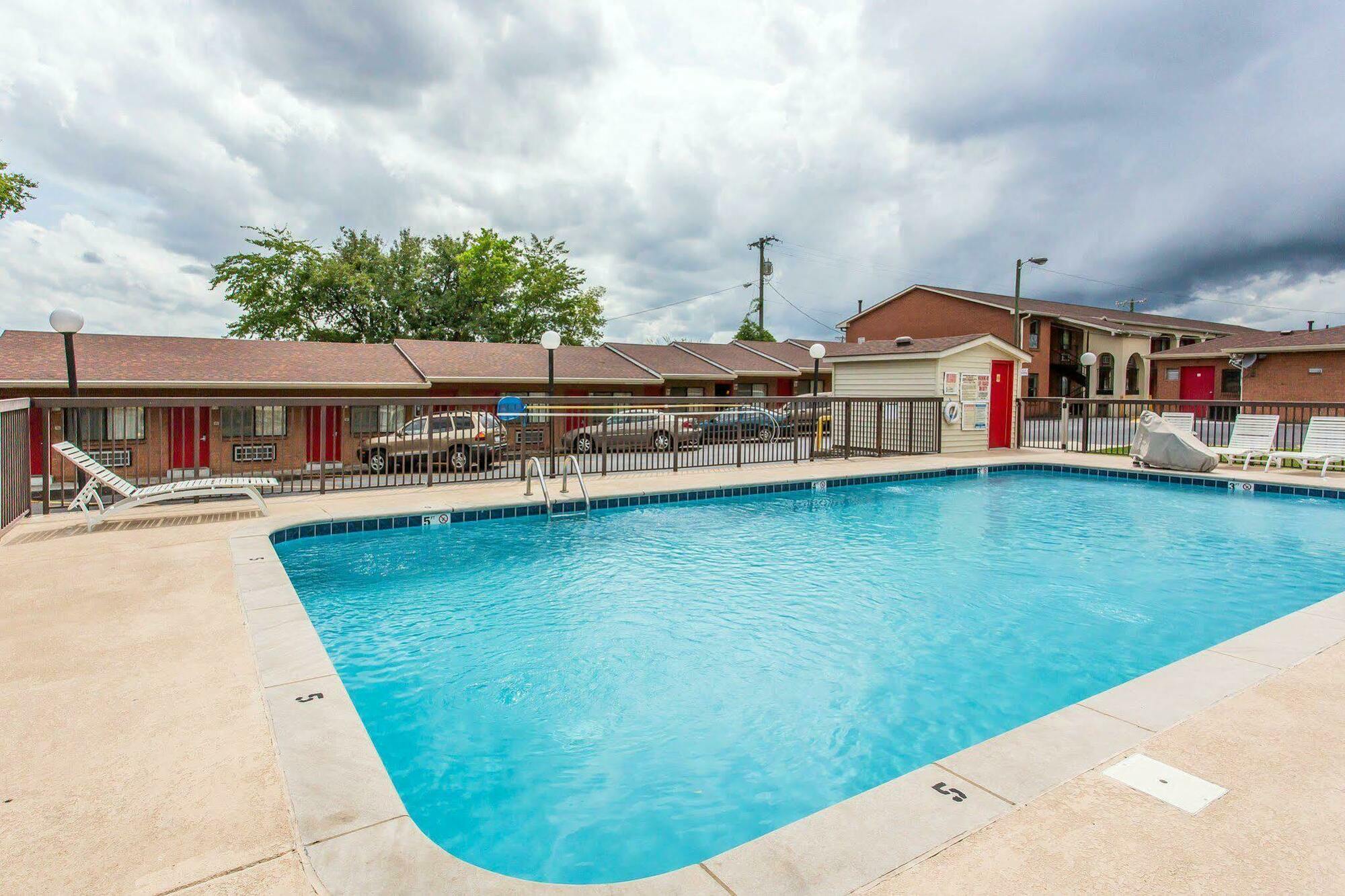 Motel Econo North 2*