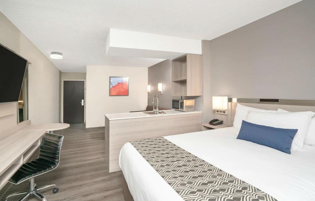 Hotel Microtel & By Wyndham 2*