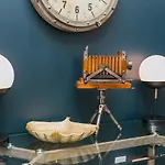 Mid Century Modern Downtown 30+ Night Min *