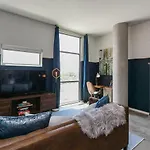 Mid Century Modern Downtown 30+ Night Min