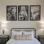 Mid Century Modern Downtown 30+ Night Min * Nashville
