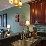 Vacation Home 5 Mins To Down Town 2 Bedrooms 2 Baths Garden Area Hot Tub