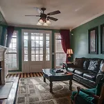 Vacation Home 5 Mins To Down Town 2 Bedrooms 2 Baths Garden Area Hot Tub