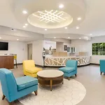 Hotel Red Lion & Airport 2*
