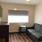 Red Lion & Airport Hotel
