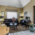 Inn Sleep Near Percy Priest 4*