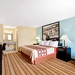 Super 8 By Wyndham Whites Creek/ Nw Area Hotel 2*