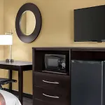 Super 8 By Wyndham Whites Creek/ Nw Area Hotel 2*