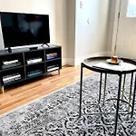 Great Apartment In Weho