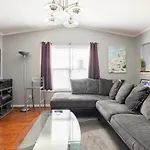 Contemporary Paradise W/ Private Bathroom