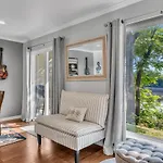 Nash Star Private Condo - 2Bed, 2Bath, Sleep 6, 25 Min Walk To Broadway And All Nashville Attractions, Pool, Gym
