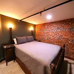 Broadway: The Speakeasy 4Br/2Bth 2200Sf Grnd Lvl