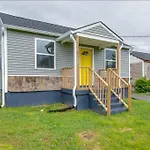 Hot Tub Getaway Close To Downtown!