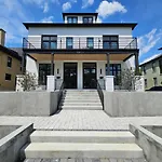 Extra Spacious 4 Bed / 4.5 Bath Music Row * Nashville