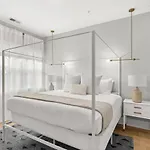 Apartment Trendy Spacious Condo, Walk To Coffee And Restaurants *