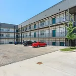With Free Parking, 3 Mi Downtown & Stadium, By Coffee *