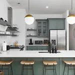 Trendy Spacious Condo, Walk To Coffee And Restaurants