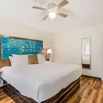 Red Lion & Airport Hotel