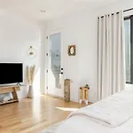 Extra Spacious 4 Bed / 4.5 Bath Music Row *