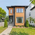 Huge Rooftop Patio At This Stunning Spacious House