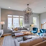 Nashville Townhome With Rooftop Balcony And Game Room!
