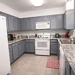 Elegant 3 Bedroom Apt With Free Parking And Balcony Apartment Nashville