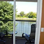 Walk To Downtown Broadway With Pool, Parking And Patio Apartment Nashville