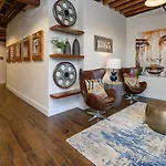 Holiday home One-of-a-kind! Roll Up Garage Door-pool, Speakeasy