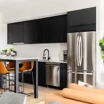 Stunning River View Condo Walk To Downtown Rooftop Patio