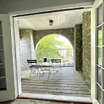 Lovely 2-Bedroom Condo W/Balcony And Free Parking