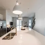 Brand New 4 Bedroom 4bath Townhome With Amazing Rooftop! Holiday home