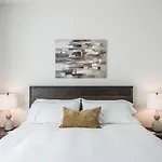Brand New 4 Bedroom 4bath Townhome With Amazing Rooftop! Holiday home