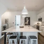 Brand New 4 Bedroom 4bath Townhome With Amazing Rooftop! Holiday home *