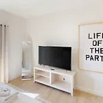 Life Of The Party, Unit #418 Apartment