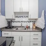 Apartment Walk To 12 South, 7 Min To Downtown, Free Parking! *