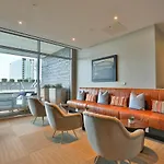 Deluxe On Broadway Apartment *