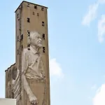 Modern, Free Parking, Walk To Everything