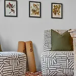 Modern, Free Parking, Walk To Everything