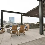 Deluxe On Broadway Apartment