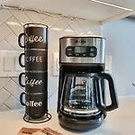 Deluxe Studio Apartment On Broadway