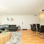 Modern 2Br With Optional Parking Near Vanderbilt & Music Row, Walk To Centennial Park & Mins To Broadway