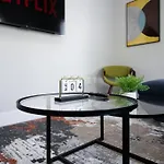 Comfy Nashville 1Br With King Bed And Optional Parking Near Gulch & Midtown Walk To The Parthenon